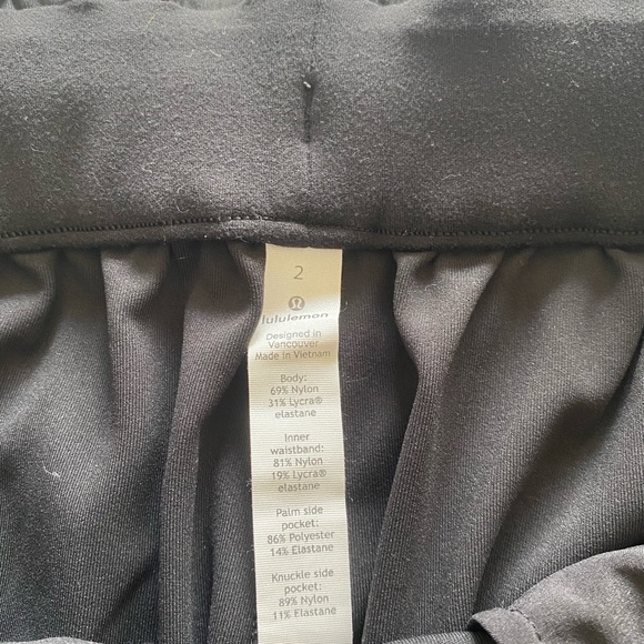 Lululemon | Stretch High Rise Pant 7/8 Length in black - Picture 5 of 6